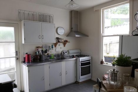 Photo of property in 98a Northland Road, Northland, Wellington, 6012