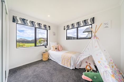 Photo of property in 30 Hopkirk Avenue, Wallaceville, Upper Hutt, 5018