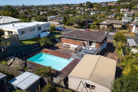 Photo of property in 100 Stapleford Crescent, Browns Bay, Auckland, 0630