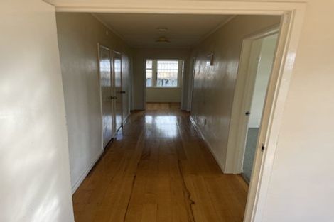 Photo of property in 17 Blacklock Avenue, Henderson, Auckland, 0612