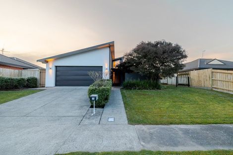 Photo of property in 19 Meridian Grove, Kelvin Grove, Palmerston North, 4414