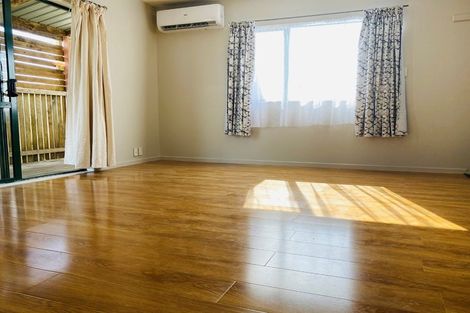 Photo of property in 82 Sykes Road, Weymouth, Auckland, 2103