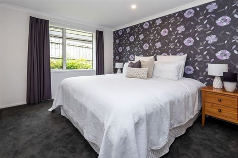 Photo of property in 98 Beach Road, Mellons Bay, Auckland, 2014