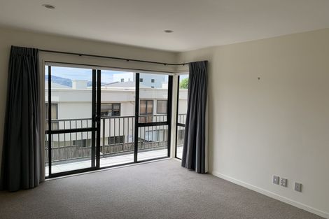 Photo of property in 10/22 Oriental Terrace, Oriental Bay, Wellington, 6011