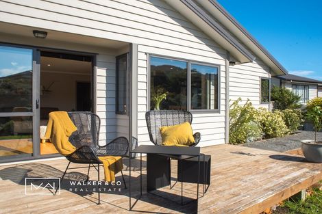 Photo of property in 7 Percy Kinsman Crescent, Riverstone Terraces, Upper Hutt, 5018