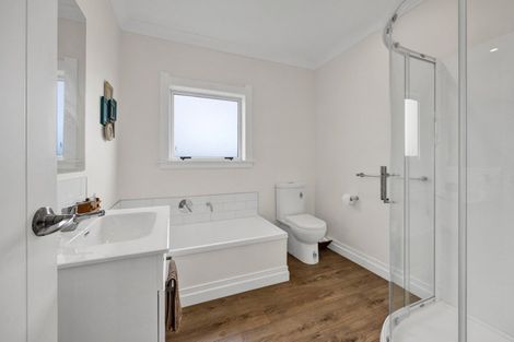 Photo of property in 43a Rawhitiroa Road, Eltham, 4398