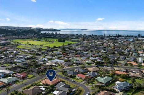 Photo of property in 2 Mcgowan Place, Orewa, 0931