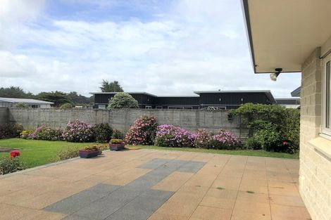 Photo of property in 44 Kent Avenue, Waitarere Beach, Levin, 5510
