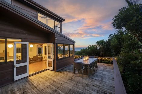 Photo of property in 101b Garden Road, Piha, New Lynn, 0772