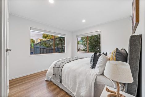 Photo of property in 34 Kelman Road, Kelston, Auckland, 0602