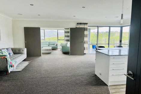 Photo of property in 32 Sumner Terrace, Aotea, Porirua, 5024