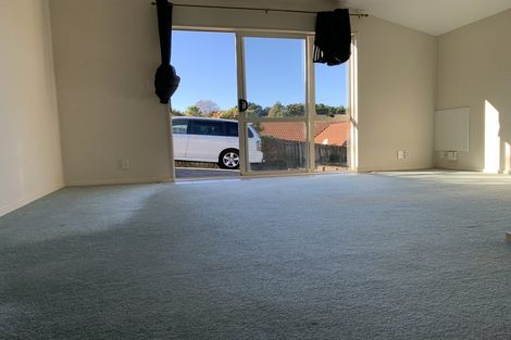 Photo of property in 12 Piper Place, Goodwood Heights, Auckland, 2105