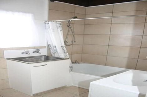 Photo of property in 9/5 Keeling Road, Henderson, Auckland, 0612