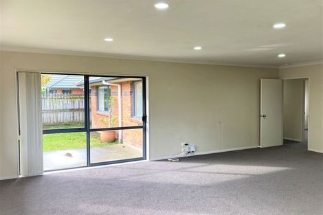 Photo of property in 16 Old Park Place, Takanini, 2112