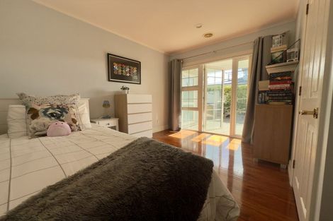 Photo of property in 84 Parr Terrace, Castor Bay, Auckland, 0620