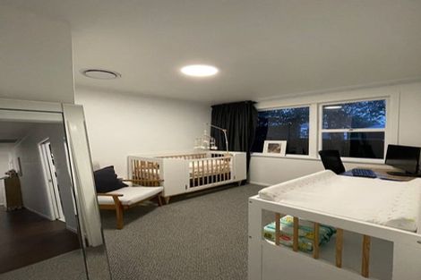 Photo of property in 5 Gill Avenue, Te Atatu Peninsula, Auckland, 0610