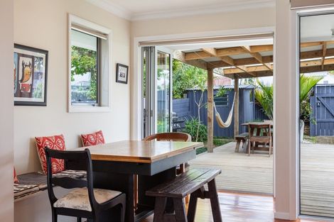 Photo of property in 8 Pitau Road, Mount Maunganui, 3116