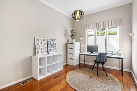 Photo of property in 107-109 Muritai Road, Eastbourne, Lower Hutt, 5013