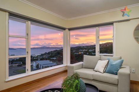 Photo of property in 102 Dowse Drive, Maungaraki, Lower Hutt, 5010