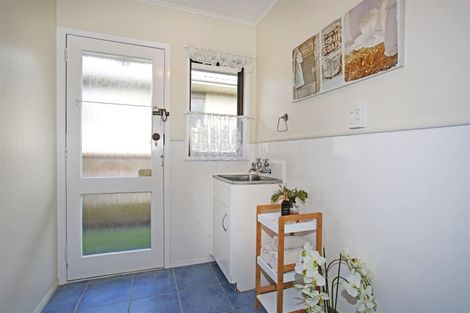 Photo of property in 1 Sunshine Place, Papakura, 2110