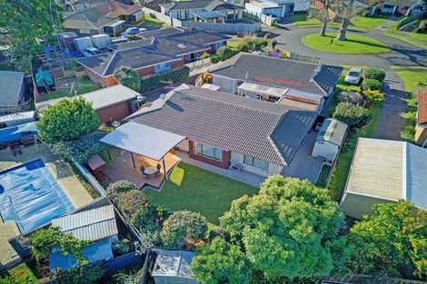 Photo of property in 2/18 Glengowan Place, Conifer Grove, Takanini, 2112