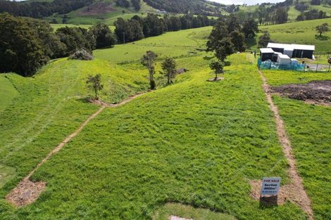 Photo of property in 18 Arahanga Road, Paparoa, 0571