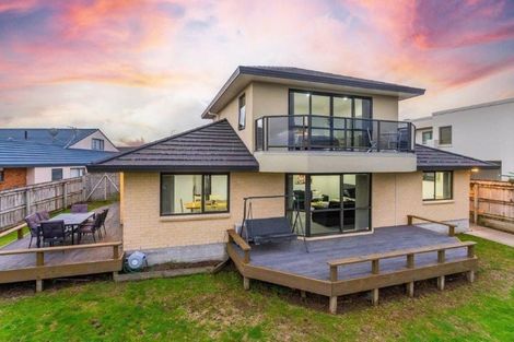 Photo of property in 6 Shearwater Rise, Paraparaumu Beach, Paraparaumu, 5032