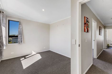 Photo of property in 7 Discovery Place, Marfell, New Plymouth, 4310