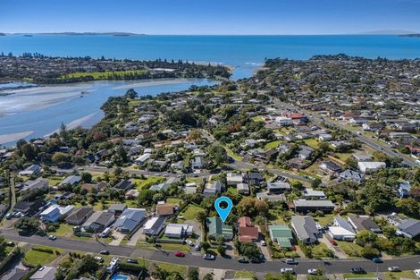 Photo of property in 13 Moffat Road, Red Beach, 0932