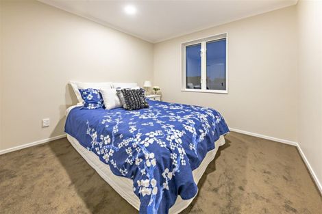 Photo of property in 10 Warbler Crescent, Papakura, 2110