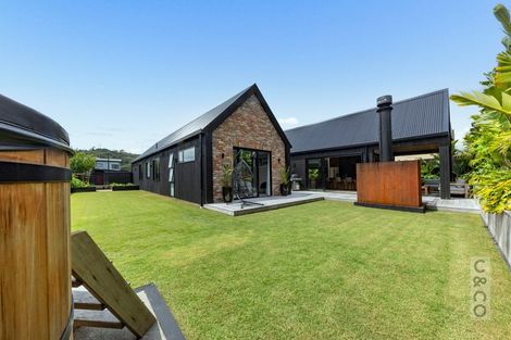 Photo of property in 1 Len Ireland Drive, Kumeu, 0810