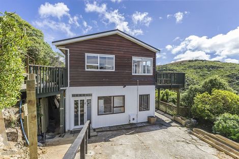 Photo of property in 16b Fernhaven Grove, Newlands, Wellington, 6037
