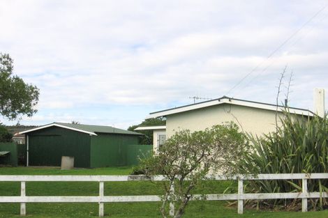 Photo of property in 29 Shortt Street, Foxton Beach, Foxton, 4815