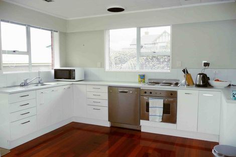 Photo of property in 2/237 Courtenay Street, Strandon, New Plymouth, 4312