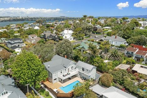 Photo of property in 30 Maritime Terrace, Birkenhead, Auckland, 0626