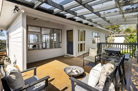 Photo of property in 27 Ferry Parade, Herald Island, Auckland, 0618