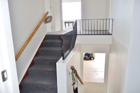 Photo of property in 16 Seaview Road, Cable Bay, 0420