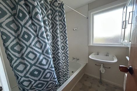 Photo of property in 37 Lambeth Crescent, Redwood, Christchurch, 8051