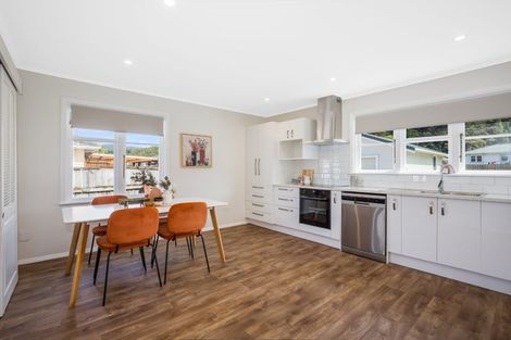 Photo of property in 15 Totara Street, Wainuiomata, Lower Hutt, 5014