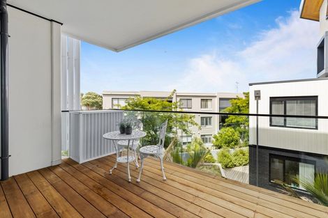 Photo of property in 106/8a Lake Pupuke Drive, Takapuna, Auckland, 0622
