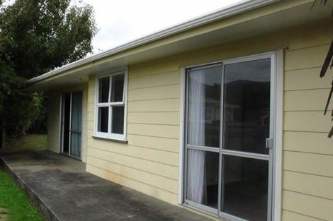 Photo of property in 9 Hardie Grove, Featherston, 5710
