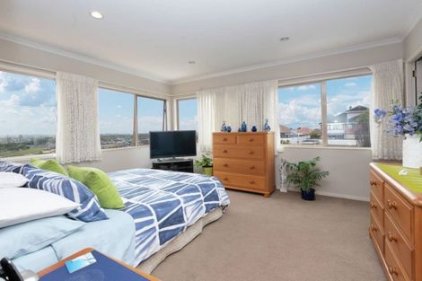 Photo of property in 2/42 Mccahill Views, Botany Downs, Auckland, 2010