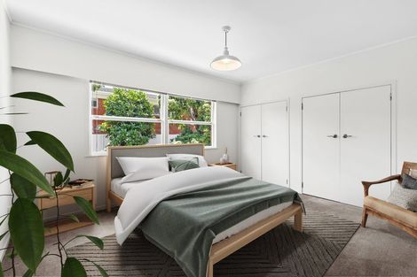 Photo of property in 24 Holdaway Avenue, Northcote, Auckland, 0627