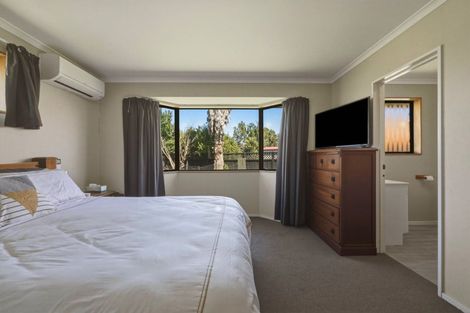 Photo of property in 11 Alpine Grove, Kelvin Grove, Palmerston North, 4414