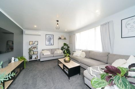 Photo of property in 8 Peters Avenue, Cloverlea, Palmerston North, 4412