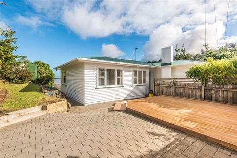 Photo of property in 4 Westleigh Way, Newlands, Wellington, 6037