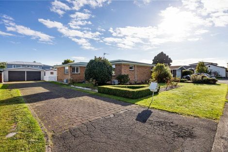 Photo of property in 32 Sandwich Road, St Andrews, Hamilton, 3200
