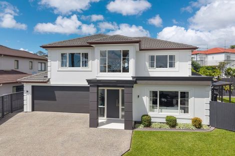 Photo of property in 8b Lupetti Rise, West Harbour, Auckland, 0618
