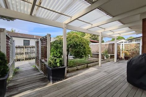 Photo of property in 2/28 Caribbean Drive, Unsworth Heights, Auckland, 0632
