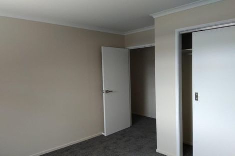 Photo of property in 2/21a Ludlow Terrace, Totara Vale, Auckland, 0627